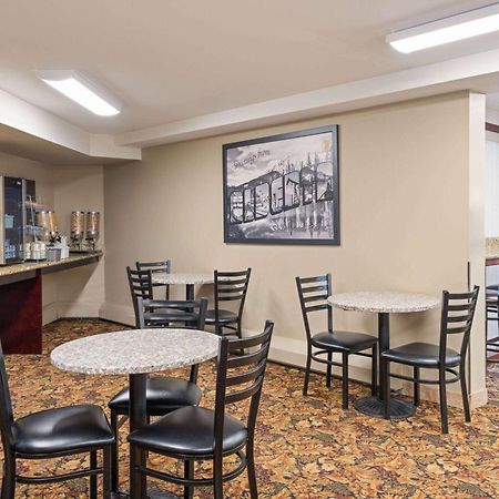 Super 8 By Wyndham Sherwood Park/Edmonton Area Extérieur photo